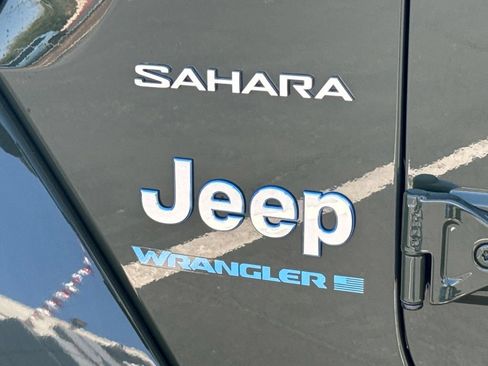 Used 2024 Jeep Wrangler Unlimited Sahara AWD/4WD image 18