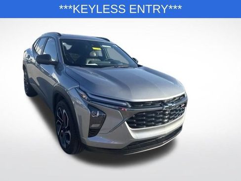 Used 2025 Chevrolet Trax RS w/ Sunroof Package FWD image 8