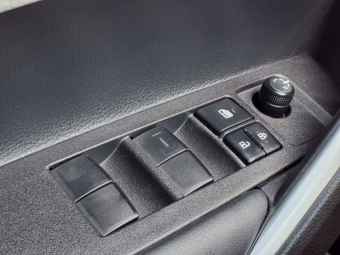 Used 2025 Toyota Corolla Cross LE FWD image 10