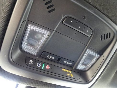 Used 2023 Chevrolet Traverse LT FWD image 26