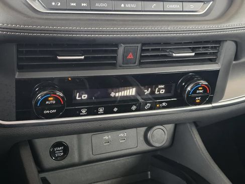 Used 2025 Nissan Rogue SV AWD/4WD image 16