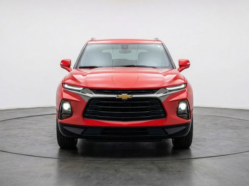 Used 2025 Chevrolet Blazer LT FWD image 2