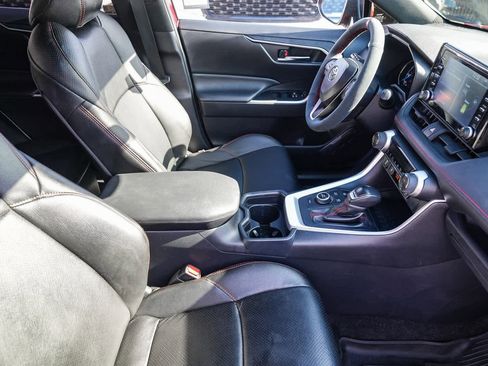 Used 2021 Toyota RAV4 SE w/ Weather & Moonroof Package image 15