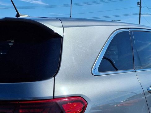 Used 2020 Kia Sorento LX image 25