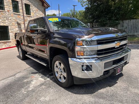 Used 2019 Chevrolet Silverado 2500 LTZ w/ Duramax Plus Package image 4