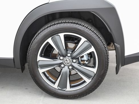 Used 2025 Lexus UX 300h FWD image 11