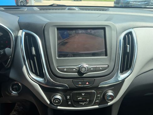 Used 2022 Chevrolet Equinox LS w/ LS Convenience Package FWD image 20