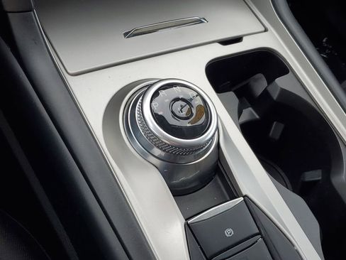 Used 2022 Ford Explorer XLT image 25