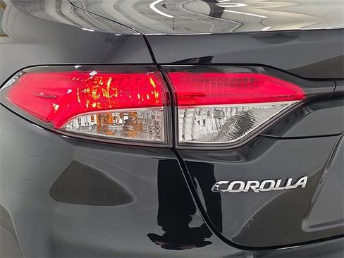 Certified 2025 Toyota Corolla LE image 29