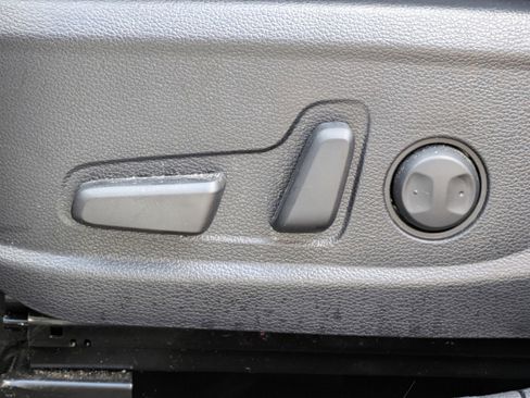 Certified 2024 Kia Seltos EX FWD image 16