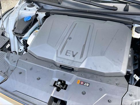 Used 2025 Hyundai Ioniq 5 SEL RWD image 32