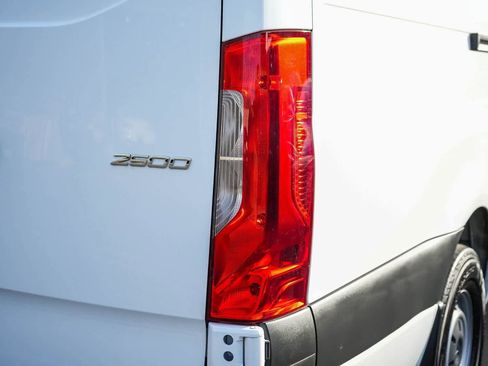 Used 2021 Mercedes-Benz Sprinter 2500 image 9