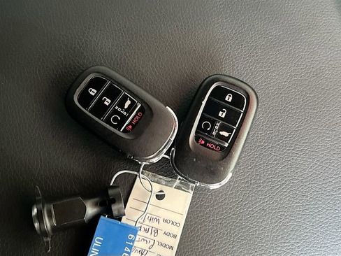 Used 2025 Honda Pilot Black Edition image 32