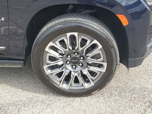 Used 2023 GMC Yukon Denali Ultimate image 6