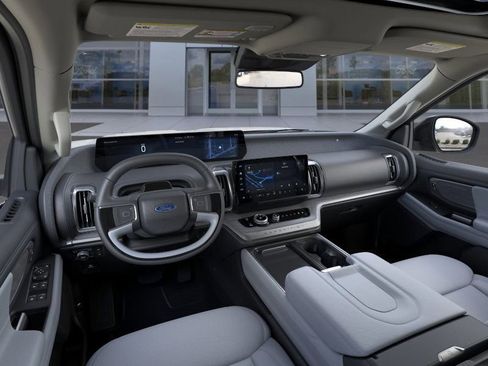 New 2025 Ford Expedition Platinum w/ Driver's Package image 9