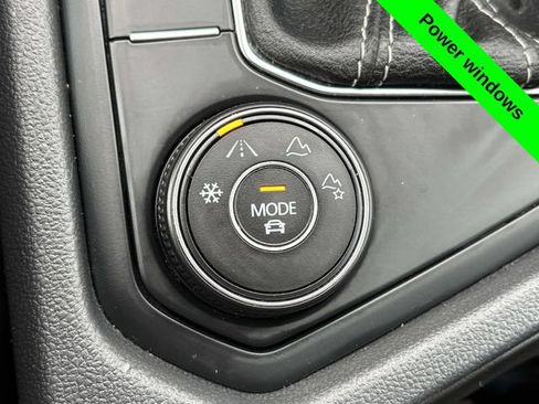 Used 2022 Volkswagen Taos SE AWD/4WD image 22