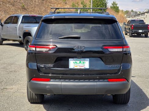 Used 2022 Jeep Grand Cherokee L Limited w/ Black Appearance Package image 17