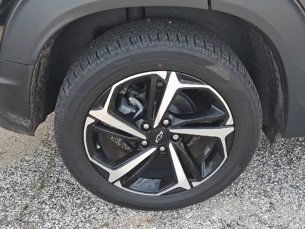 Used 2023 Chevrolet TrailBlazer RS w/ Sun and Liftgate Package AWD/4WD image 9