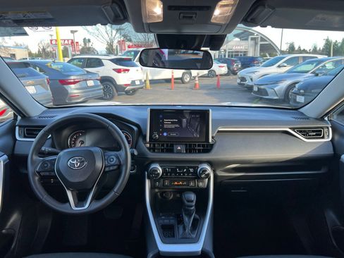 Used 2025 Toyota RAV4 XLE image 33