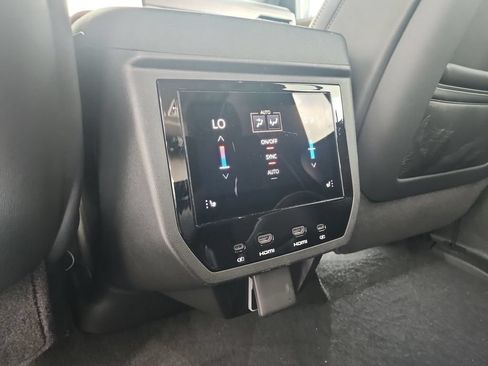 Certified 2025 GMC Yukon Denali Ultimate w/ LPO, Floor Liner Package AWD/4WD image 21