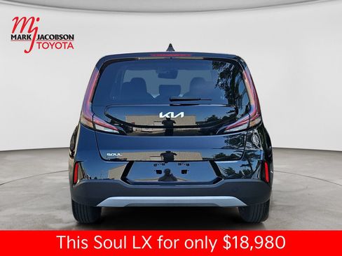Used 2025 Kia Soul LX FWD image 11