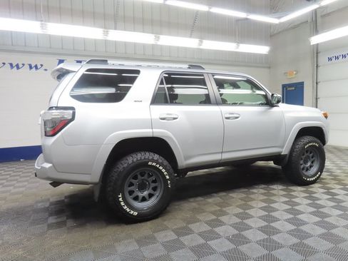 Used 2021 Toyota 4Runner SR5 AWD/4WD image 5