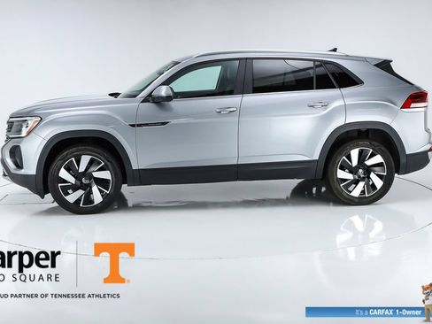 Used 2024 Volkswagen Atlas Cross Sport SE AWD/4WD image 2