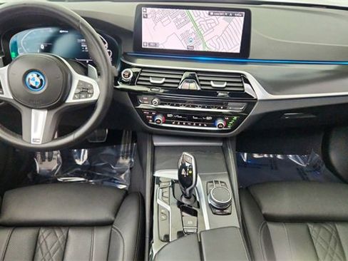 Used 2023 BMW 530e 530e iPerformance w/ M Sport Package image 35