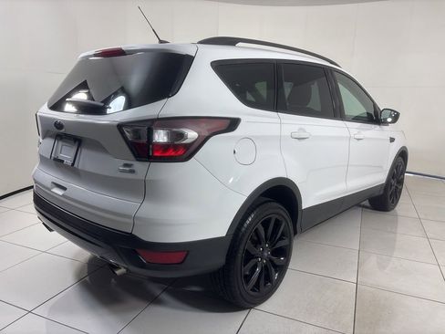 Used 2018 Ford Escape SE w/ SE Sport Appearance Package image 5