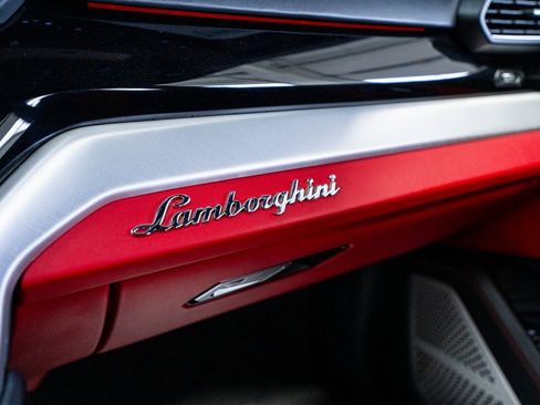 Used 2020 Lamborghini Urus image 62