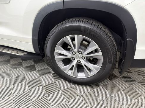 Used 2014 Toyota Highlander XLE image 21