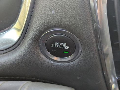 Used 2023 Chevrolet Traverse LT image 36