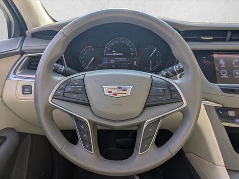 Used 2017 Cadillac XT5 Luxury w/ Driver Awareness Package image 11