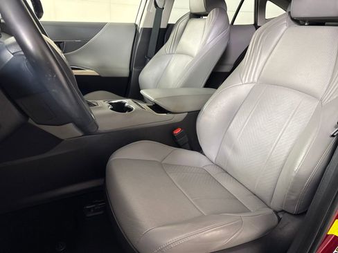 Used 2022 Toyota Venza Limited image 10