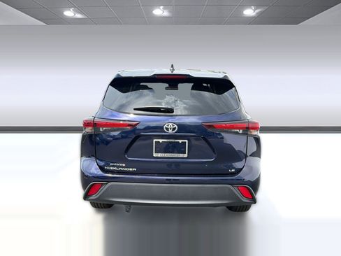 Used 2025 Toyota Highlander LE FWD image 10