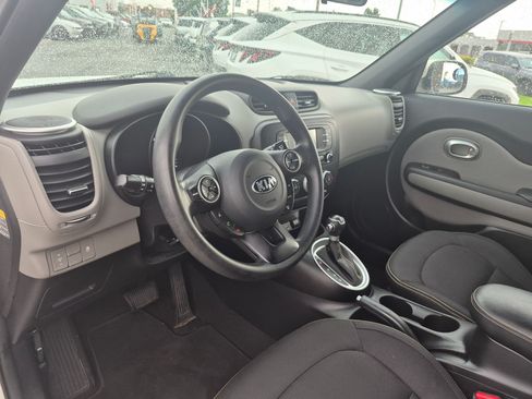 Used 2016 Kia Soul + FWD image 15