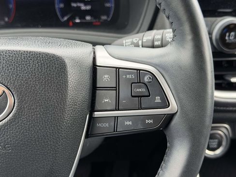 Used 2024 Toyota Grand Highlander AWD image 11