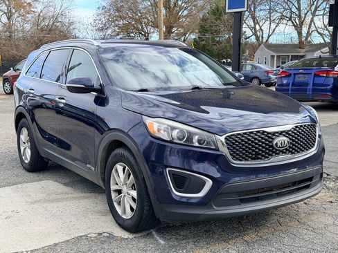 Used 2018 Kia Sorento LX image 3