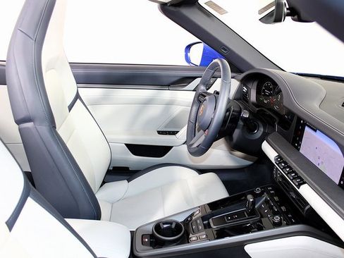 Certified 2025 Porsche 911 Carrera image 27