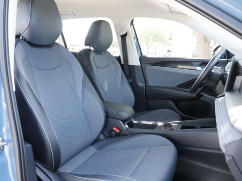 Certified 2025 Volkswagen Tiguan SE FWD image 22