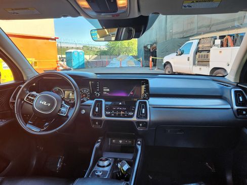 Used 2023 Kia Sorento EX image 54