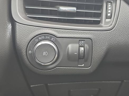 Used 2020 Buick Envision Essence AWD/4WD image 18