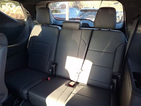 Certified 2025 Chevrolet Traverse LT image 10