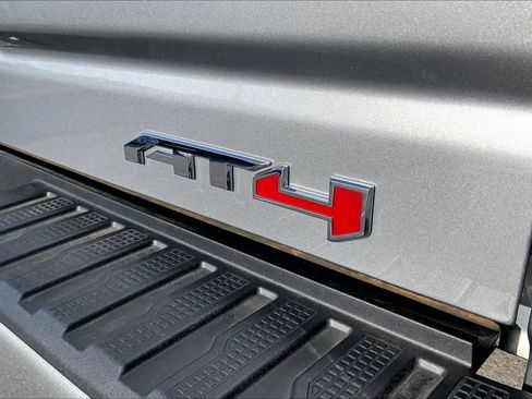 Used 2025 GMC Sierra 2500 AT4 w/ AT4 Premium Plus Package image 9