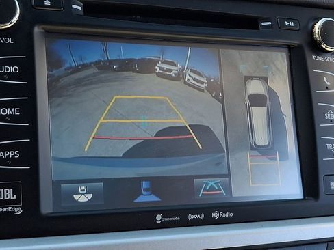 Used 2018 Toyota Highlander Limited Platinum image 16