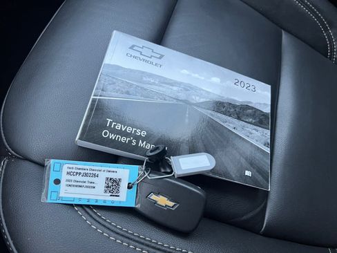 Used 2023 Chevrolet Traverse LT w/ LT Premium Package AWD/4WD image 12