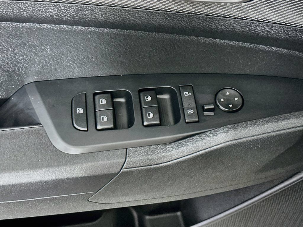 Used 2025 Kia Sportage LX FWD image 18