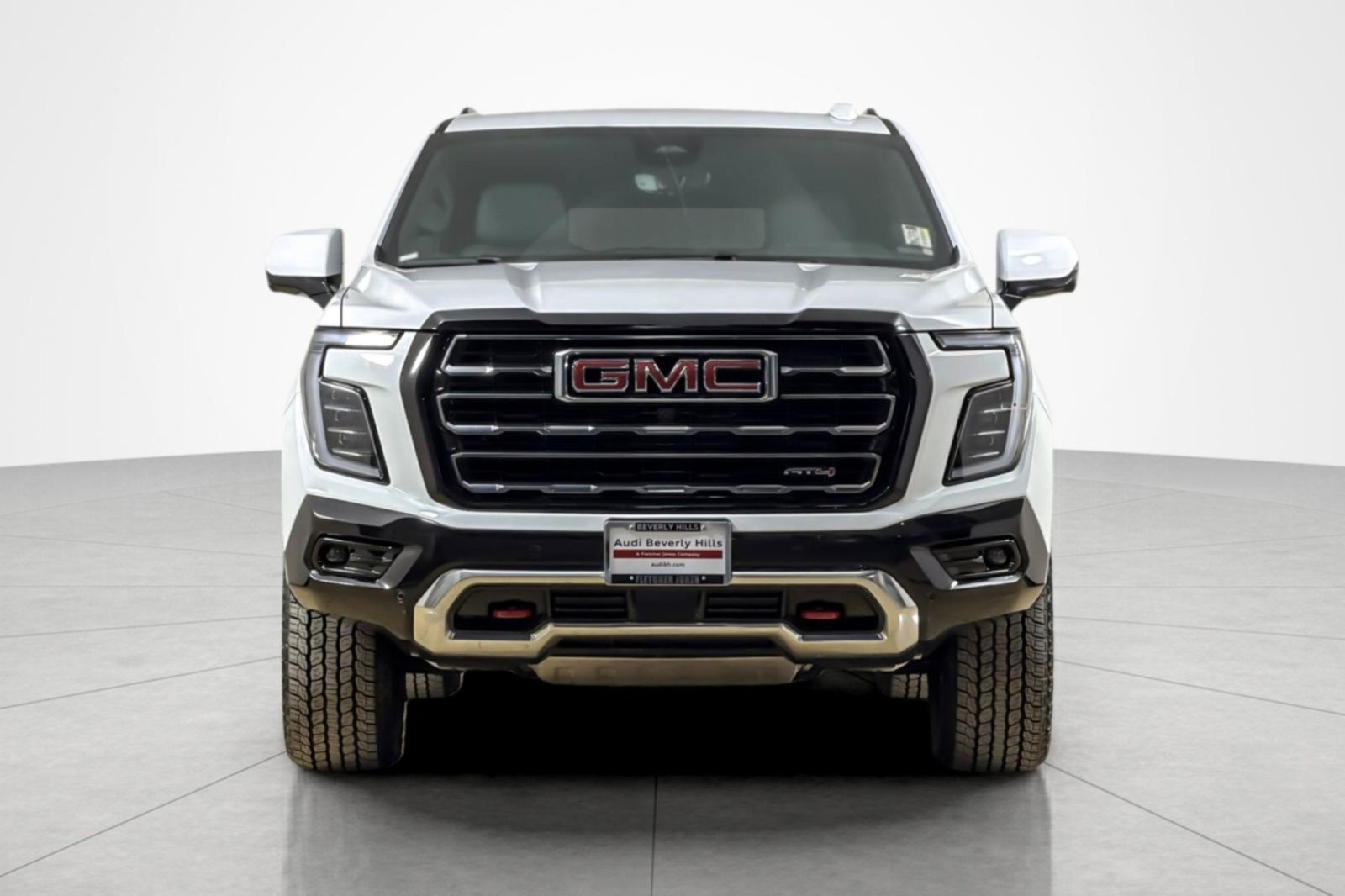 Used 2025 GMC Yukon AT4 w/ AT4 Premium Package AWD/4WD image 7