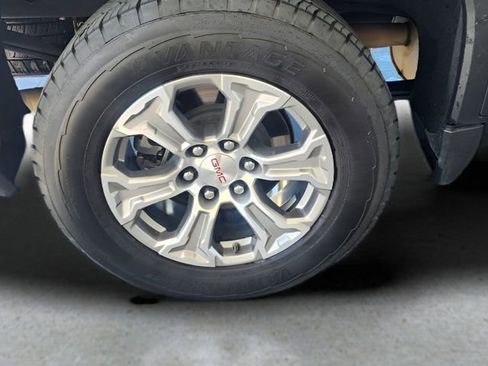 Used 2025 GMC Sierra 1500 SLT image 12