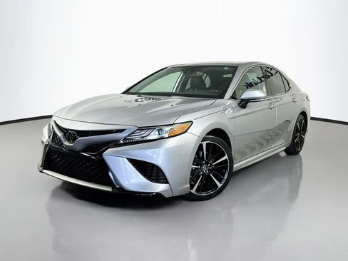 Used 2019 Toyota Camry XSE FWD image 3